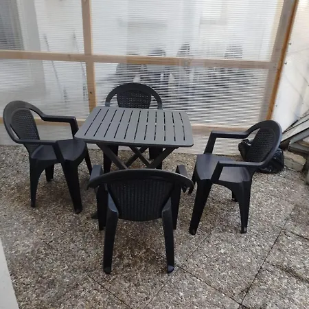 T2 Centre Lourdes, Proche Sanctuaire Avec Balcon Апартаменты *